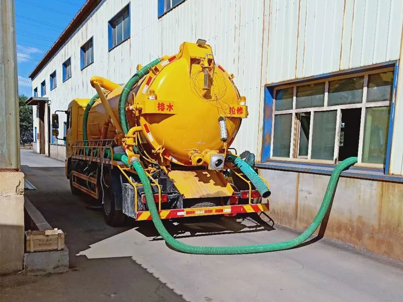 五老村厂区化粪池清理